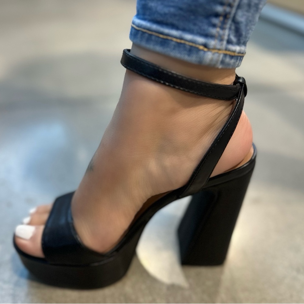 NEW!! Sleek Black Platform Sandals with Chunky Heel - Picture 5 of 7